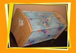 ko�yska z naturalnymi drewnianymi boczkami